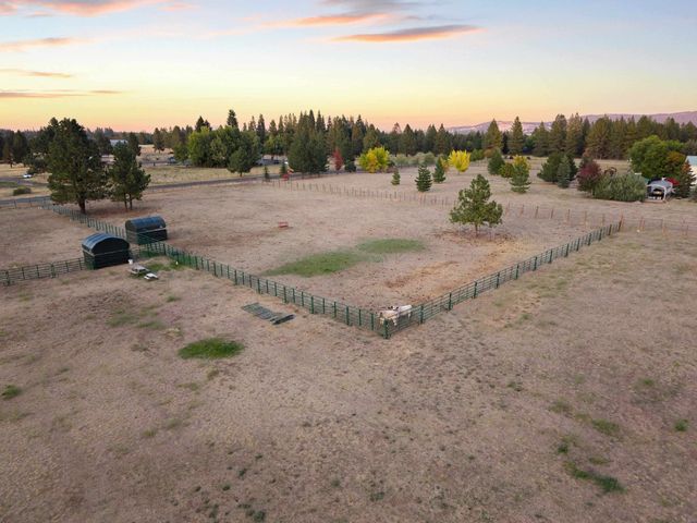 1029 W Crestview Rd, Spokane, WA 99224
