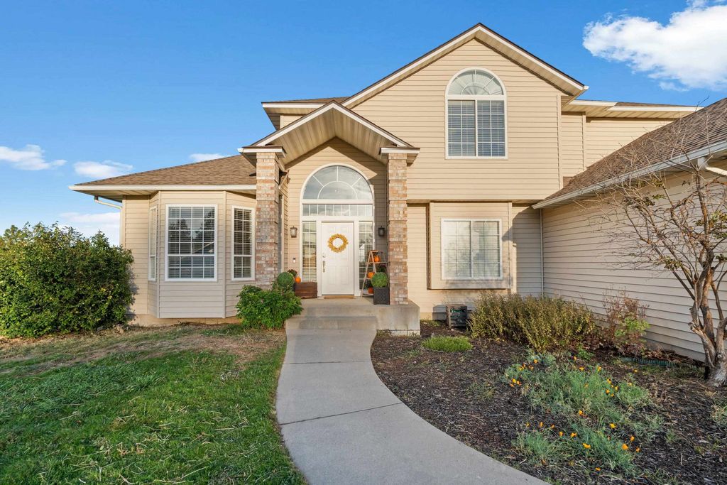 1029 W Crestview Rd, Spokane, WA 99224 photo 2