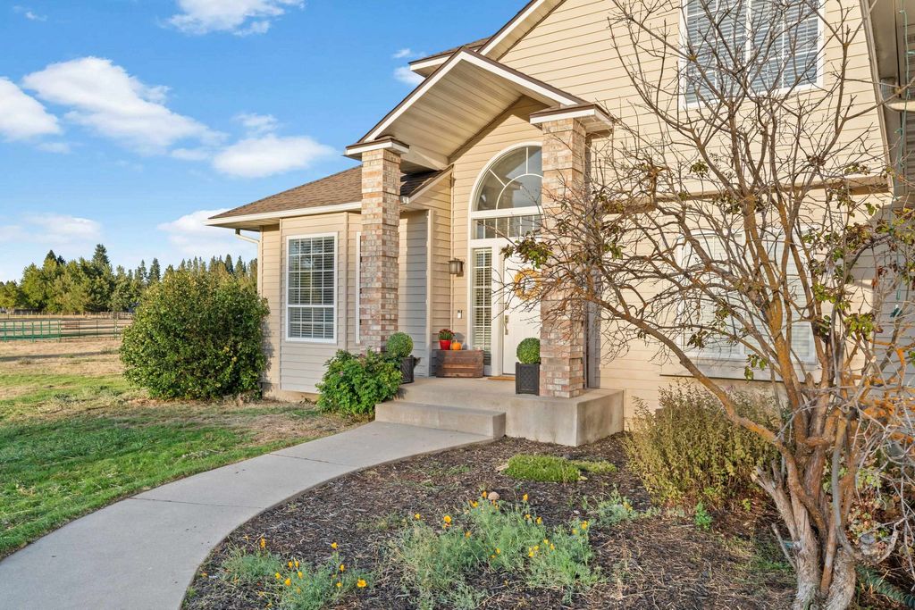 1029 W Crestview Rd, Spokane, WA 99224 photo 3