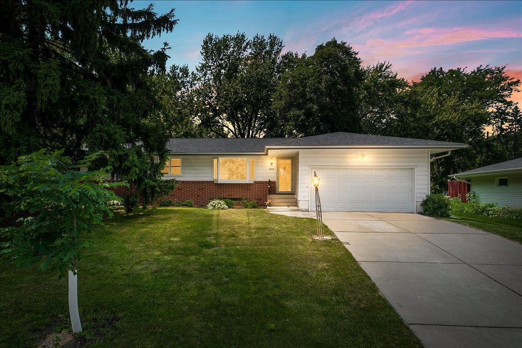 2959 Patton Road, Roseville, MN 55113