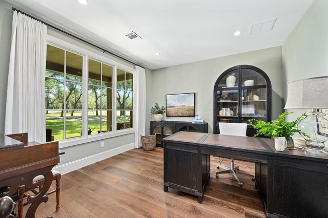 900 Rivercliff DR, Spicewood, TX 78669