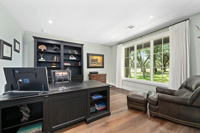 900 Rivercliff DR, Spicewood, TX 78669