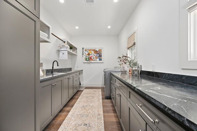 900 Rivercliff DR, Spicewood, TX 78669