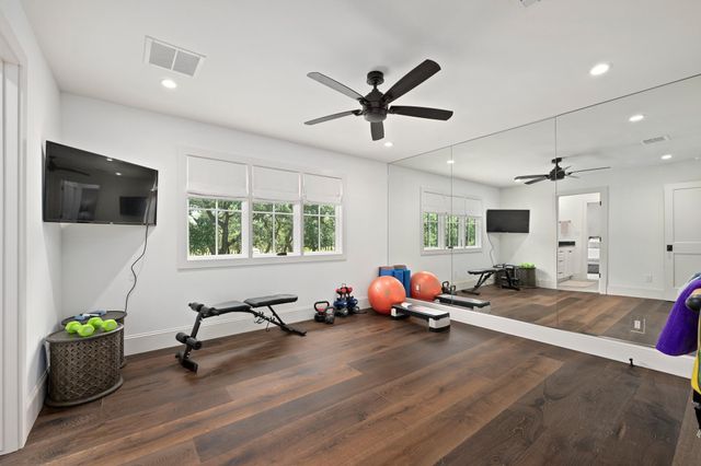 900 Rivercliff DR, Spicewood, TX 78669