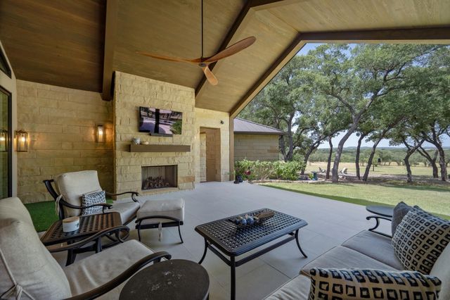 900 Rivercliff DR, Spicewood, TX 78669