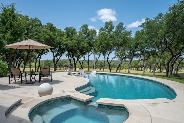 900 Rivercliff DR, Spicewood, TX 78669
