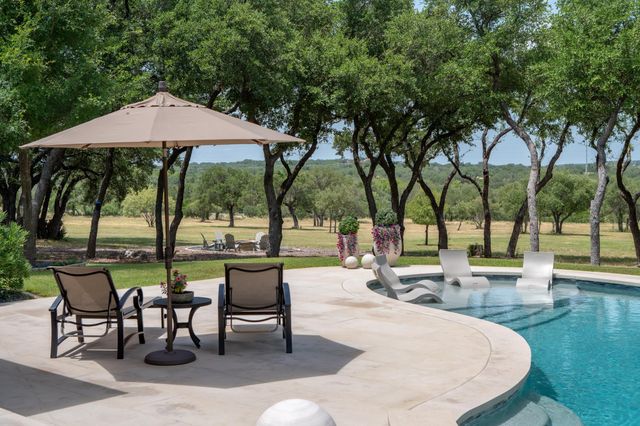 900 Rivercliff DR, Spicewood, TX 78669