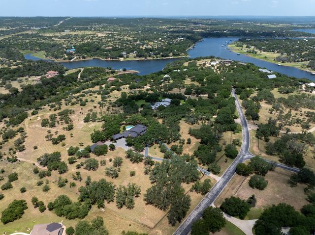 900 Rivercliff DR, Spicewood, TX 78669