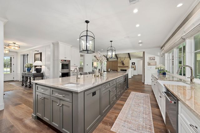 900 Rivercliff DR, Spicewood, TX 78669