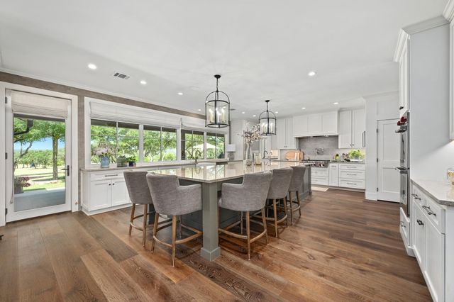 900 Rivercliff DR, Spicewood, TX 78669