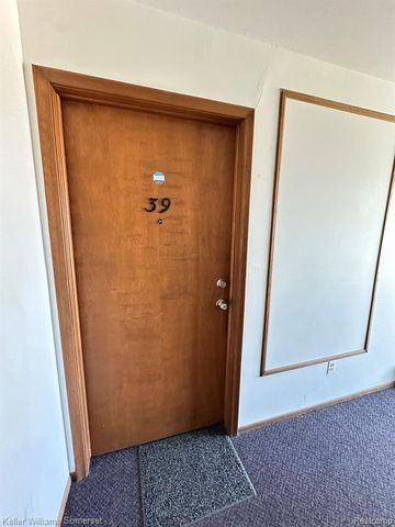 32125 Beaconsfield Street 39, Roseville, MI 48066