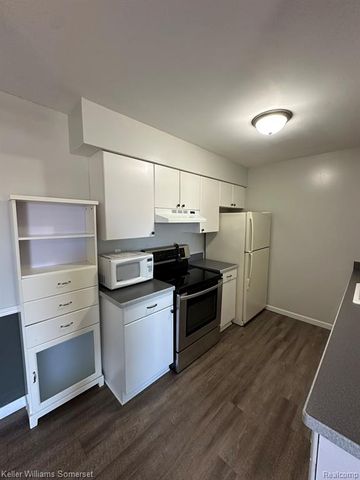 32125 Beaconsfield Street 39, Roseville, MI 48066