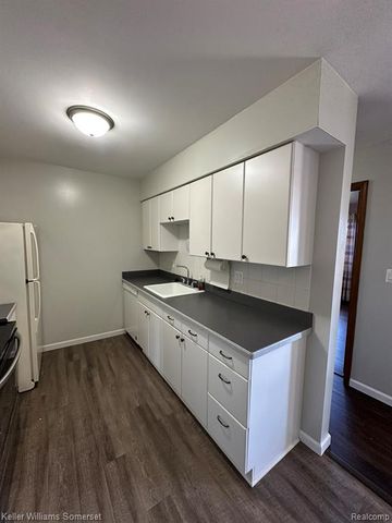 32125 Beaconsfield Street 39, Roseville, MI 48066