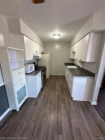 32125 Beaconsfield Street 39, Roseville, MI 48066