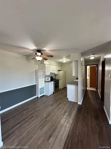 32125 Beaconsfield Street 39, Roseville, MI 48066