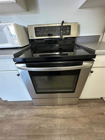 32125 Beaconsfield Street 39, Roseville, MI 48066