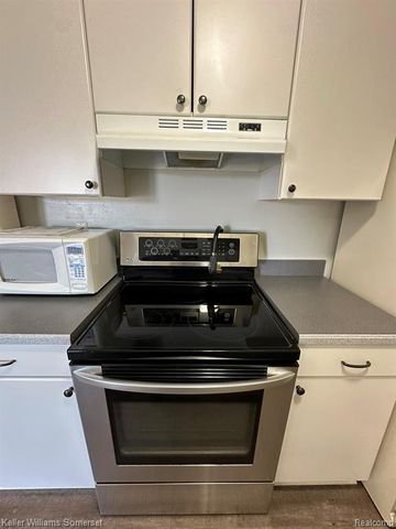 32125 Beaconsfield Street 39, Roseville, MI 48066
