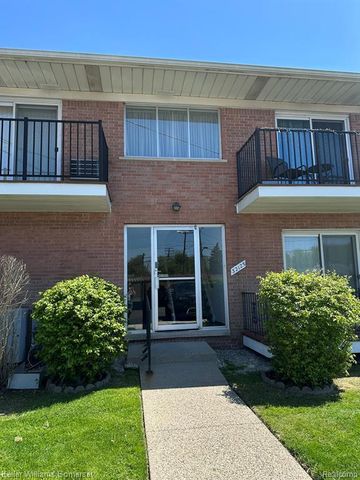 32125 Beaconsfield Street 39, Roseville, MI 48066