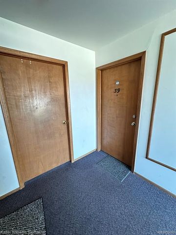 32125 Beaconsfield Street 39, Roseville, MI 48066