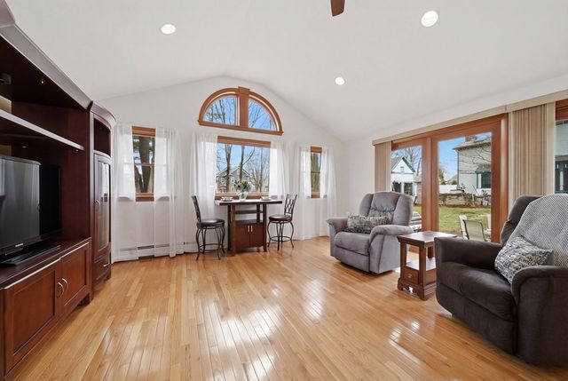 11 Lawrence St, Wakefield, MA 01880