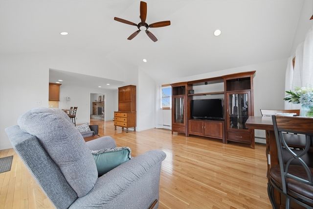 11 Lawrence St, Wakefield, MA 01880