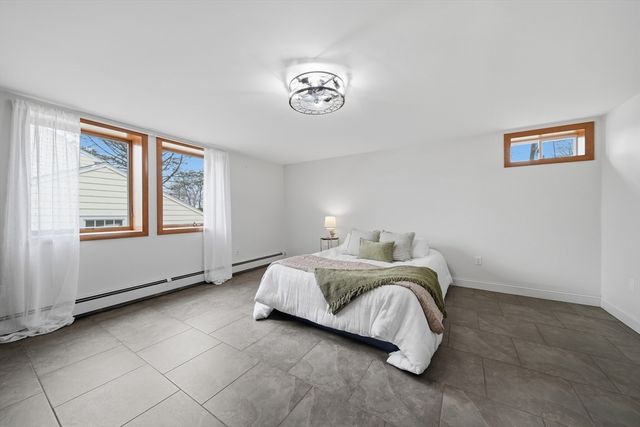 11 Lawrence St, Wakefield, MA 01880