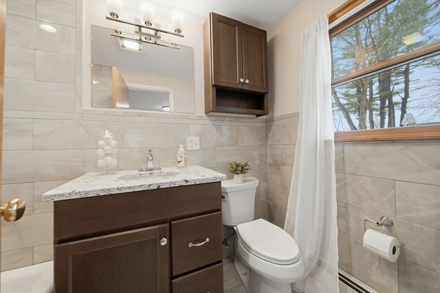 11 Lawrence St, Wakefield, MA 01880