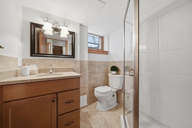 11 Lawrence St, Wakefield, MA 01880