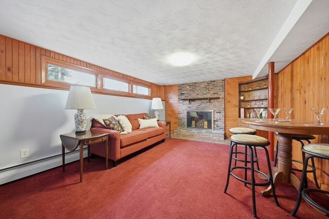 11 Lawrence St, Wakefield, MA 01880