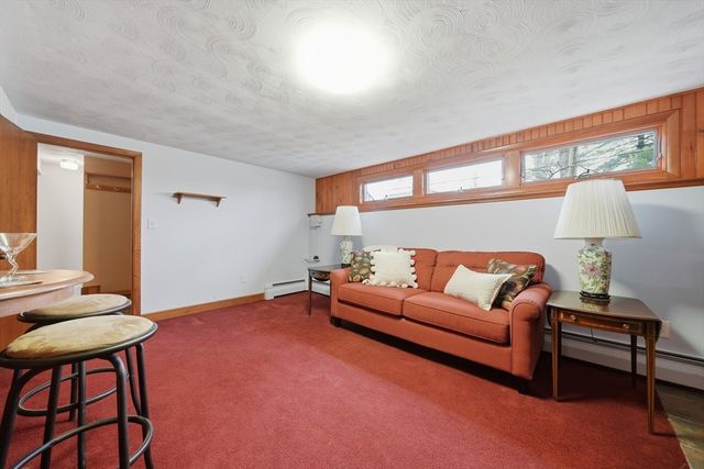 11 Lawrence St, Wakefield, MA 01880