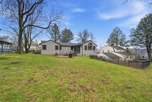 11 Lawrence St, Wakefield, MA 01880