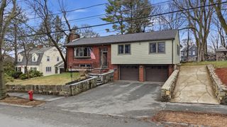 11 Lawrence St, Wakefield, MA 01880