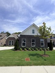 7204 Maddenwood Ln, Hermitage, TN 37076