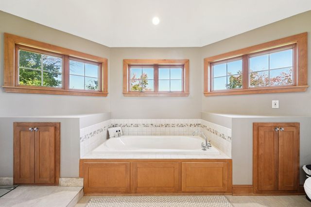 9112 Woodhill Drive, Savage, MN 55378