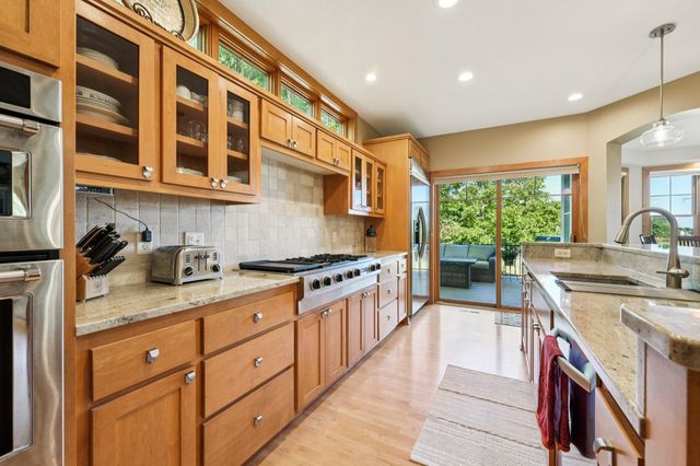 9112 Woodhill Drive, Savage, MN 55378