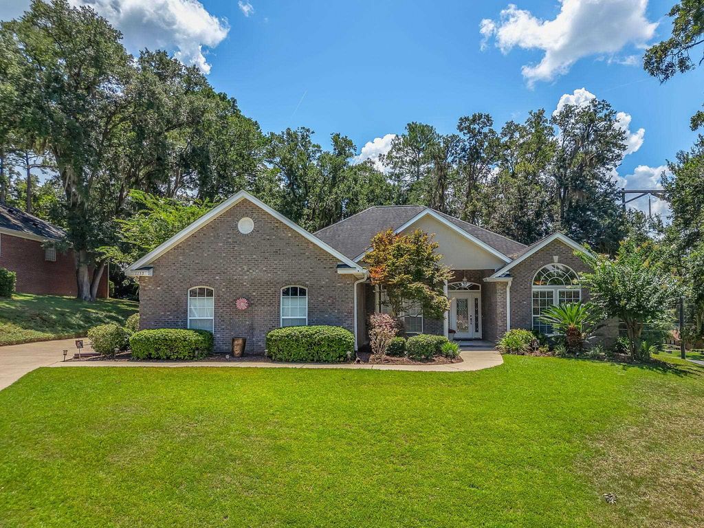 1153 W Ronds Pointe Drive, Tallahassee, FL 32312