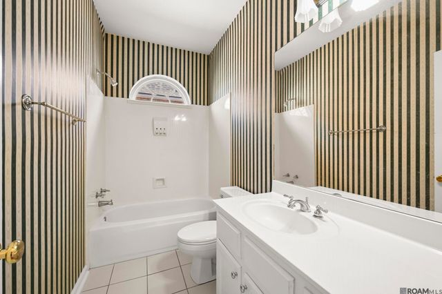 750 Wheatsheaf Dr, Baton Rouge, LA 70810