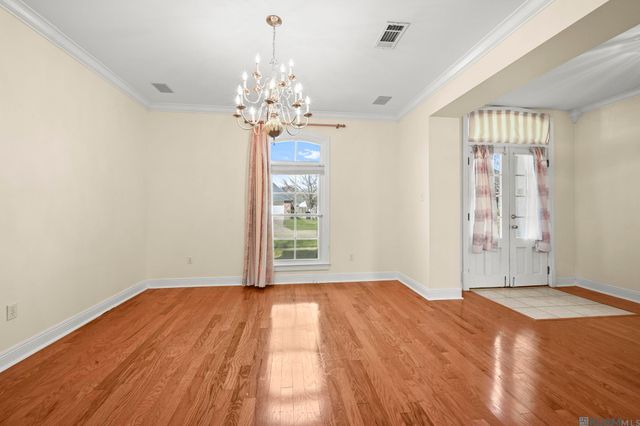 750 Wheatsheaf Dr, Baton Rouge, LA 70810