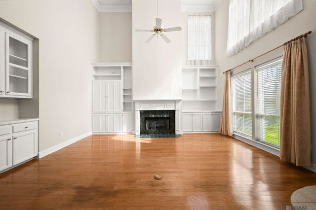 750 Wheatsheaf Dr, Baton Rouge, LA 70810