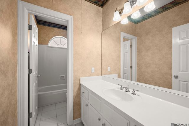 750 Wheatsheaf Dr, Baton Rouge, LA 70810