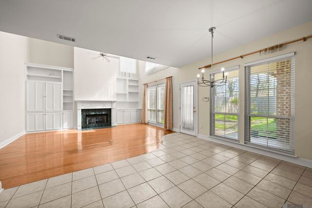 750 Wheatsheaf Dr, Baton Rouge, LA 70810