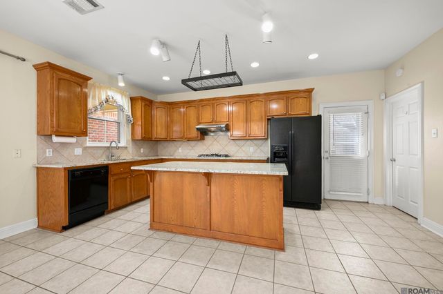 750 Wheatsheaf Dr, Baton Rouge, LA 70810