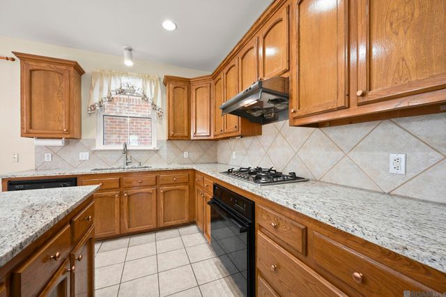 750 Wheatsheaf Dr, Baton Rouge, LA 70810