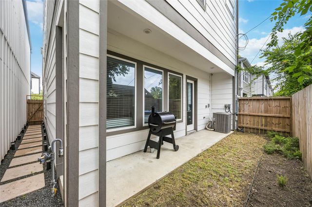 6723 Parker Oaks Lane, Houston, TX 77076