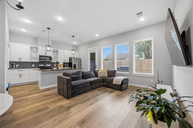 6723 Parker Oaks Lane, Houston, TX 77076