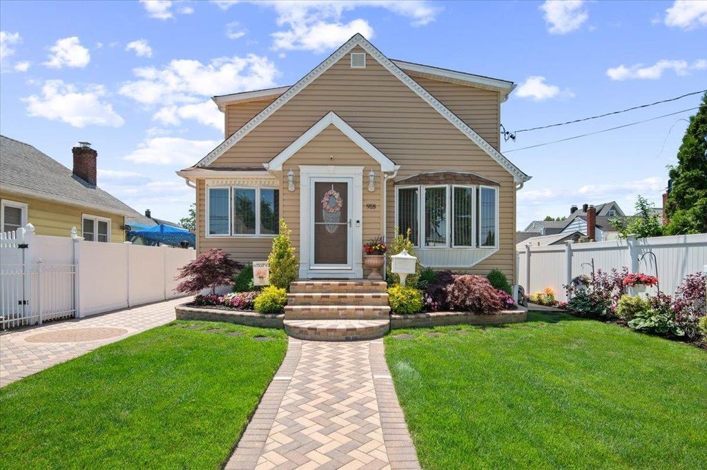 918 Clay Street, Baldwin, NY 11510