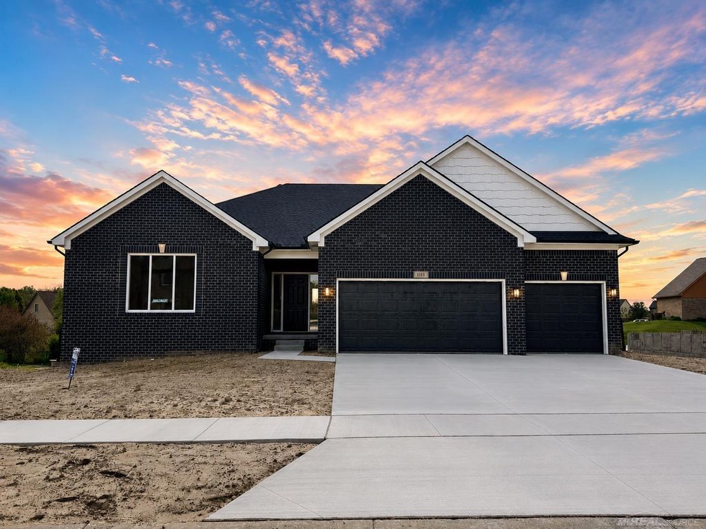 1111 Williamson Circle, Pontiac, MI 48340