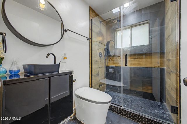 2410 N 39TH Place, Phoenix, AZ 85008