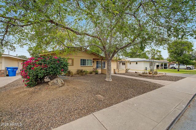 2410 N 39TH Place, Phoenix, AZ 85008