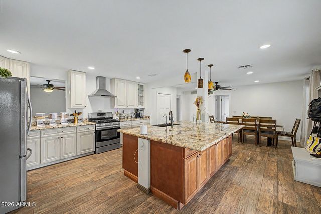 2410 N 39TH Place, Phoenix, AZ 85008
